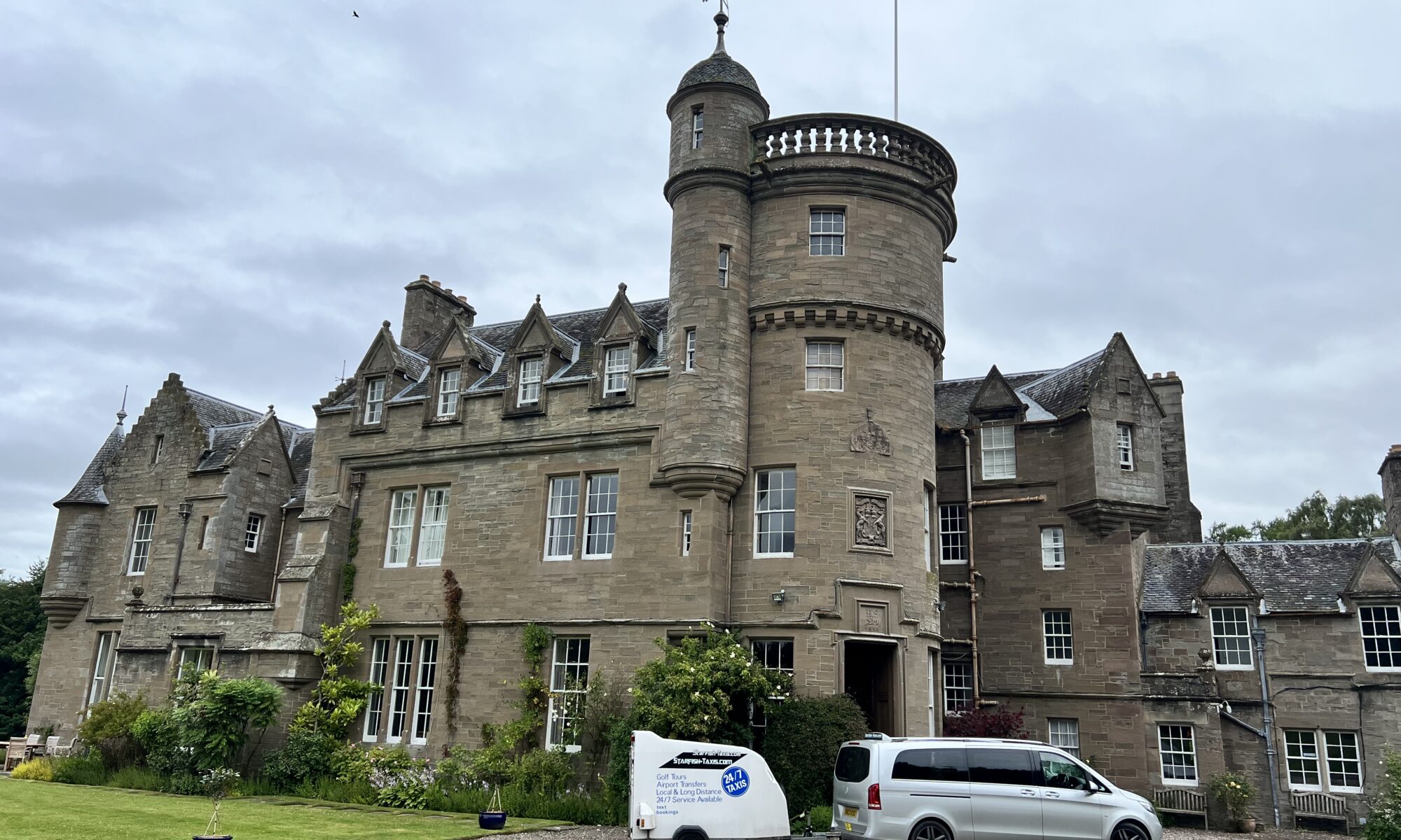 Starfish Taxis at Scottish castle (Birkhill house)